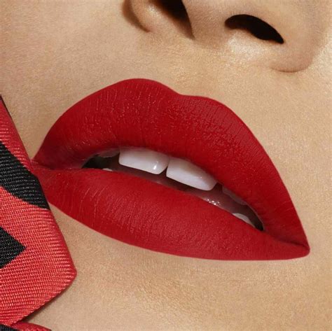 Rossetto rosso: i 7 migliori e le sfumature più adatte .